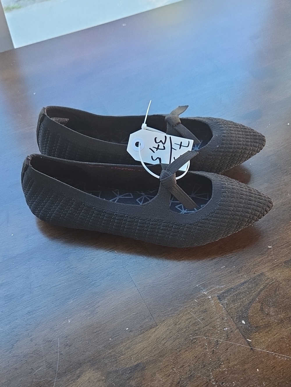 Skwxhers Size 7.5 Women’s Black Pointed Knit Ballet Flats with Bow Accent NEW